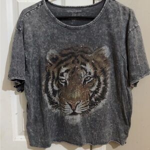 Gray Cropped Tiger Graphic T-Shirt